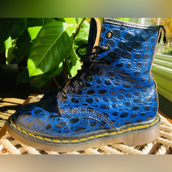 Vintage 1990’s Blue Alligator Dr. Martens Boots.Mint Condition. Made in England - Picture 2 of 14